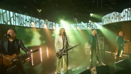 DEF LEPPARD Performs Three-Song Set Of Classics On 'Jimmy Kimmel Live!' (Video)